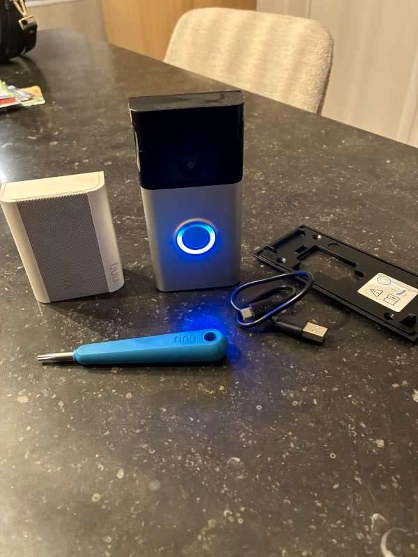 Ring batterij Video Deurbel Zilver met chime., Huis en Inrichting, Deurbellen, Zo goed als nieuw, Bewegingsdetectiesensor, Compatibel met smartphone