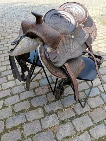 Westernzadel met twee zitplaatsen beschikbaar voor biedingen