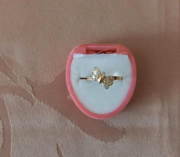 Ring  vlinder maat M. beschikbaar voor biedingen