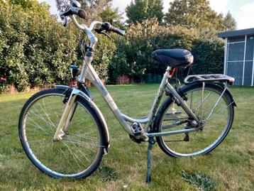 Tweedehands damesfiets beschikbaar voor biedingen