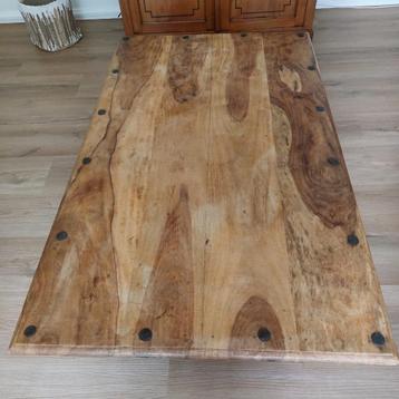 Table de salon en bois exotique  beschikbaar voor biedingen