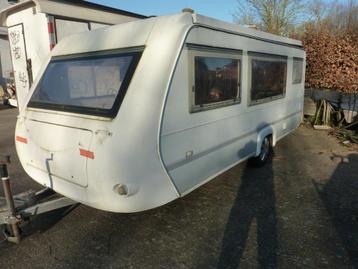 rapido caravan voor onderdelen of wat anders  beschikbaar voor biedingen