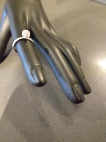 Ring Victoria beschikbaar voor biedingen