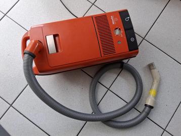 oude retro stofzuiger Miele beschikbaar voor biedingen