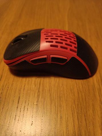 Pulsar Xlite v2 ultralight ergonomic lag free mouse beschikbaar voor biedingen