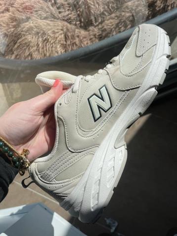 New balance  beschikbaar voor biedingen
