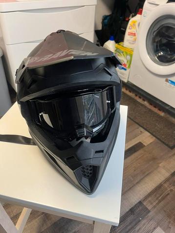 Helm  beschikbaar voor biedingen