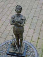Jeanne d'Arc en haar bronzen pantser gesigneerd op marmer., Antiek en Kunst, Ophalen of Verzenden, Brons