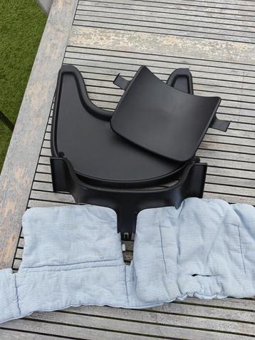 Stokke verkleinset + verkleinkussen + tafeltje beschikbaar voor biedingen