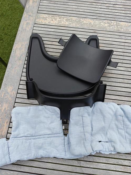 Stokke verkleinset + verkleinkussen + tafeltje, Kinderen en Baby's, Kinderstoelen, Zo goed als nieuw, Overige typen, Stoelverkleiner