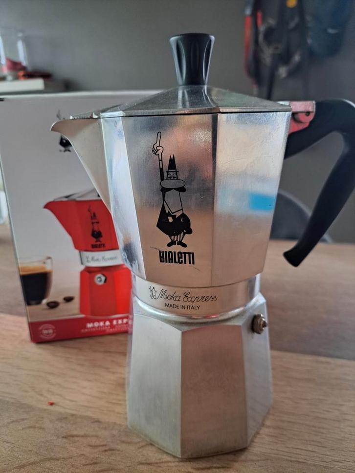 Bialetti 9 ️mokka, Huis en Inrichting, Keuken | Keukenbenodigdheden, Zo goed als nieuw, Ophalen of Verzenden