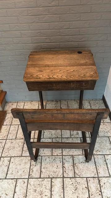 Bureau uit de jaren 50-60 in zeer goede staat beschikbaar voor biedingen