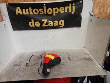 Buitenspiegel links van een Peugeot 207 beschikbaar voor biedingen