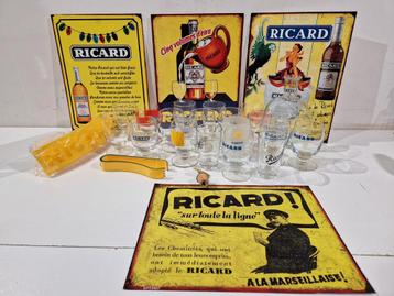 Ricard set van 4 borden , 18 glazen , 1 karaf ,1 tang , stop beschikbaar voor biedingen