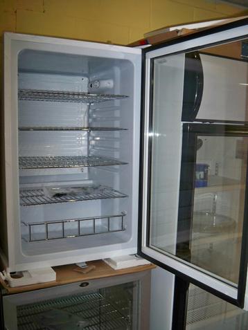 Dranken frigo met slot en glasdeur  beschikbaar voor biedingen