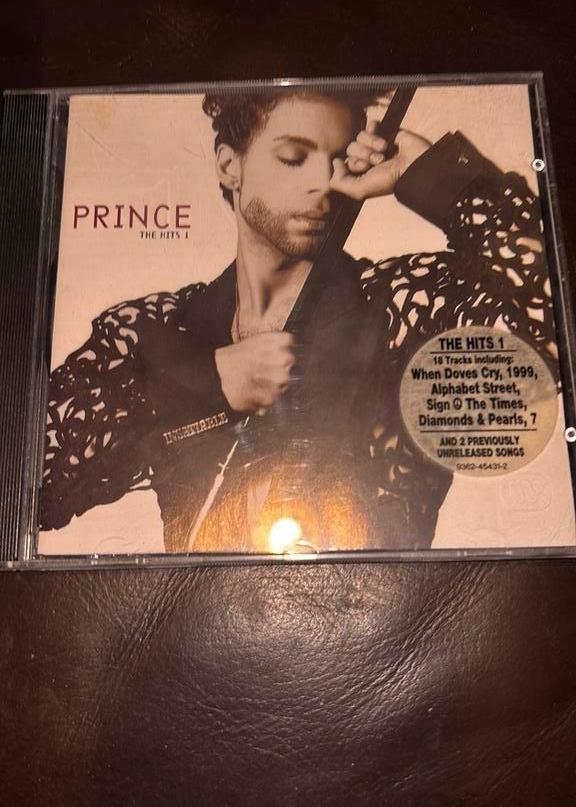 IN NIEUWSTAAT CD PRINCE / THE HITS 1 !, Cd's en Dvd's, Cd's | R&B en Soul, Zo goed als nieuw, Ophalen of Verzenden