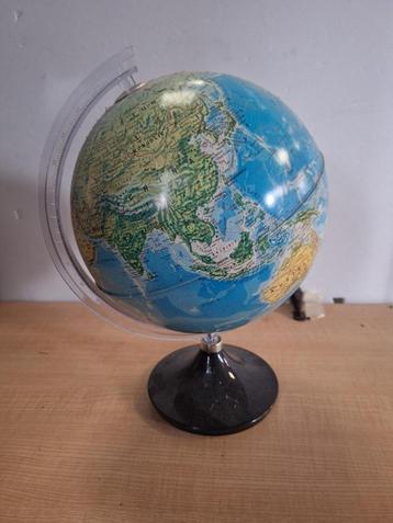 wereldbol beschikbaar voor biedingen