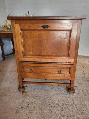 Antieke barkast beschikbaar voor biedingen