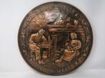 Koperen wandplaat in reliëf – "Eigen Haard is Goud Waard", Antiek en Kunst, Ophalen of Verzenden, Koper