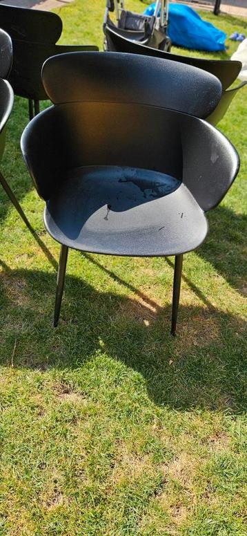 4 tuinstoelen. beschikbaar voor biedingen