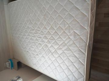 Matras als nieuw 190x137 cm dikte 18 cm
Wress-matras beschikbaar voor biedingen