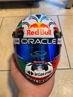 Gesigneerd Sergio Perez 1:2 helm Mexico 2022, Verzamelen, Automerken, Motoren en Formule 1, Ophalen of Verzenden, Zo goed als nieuw