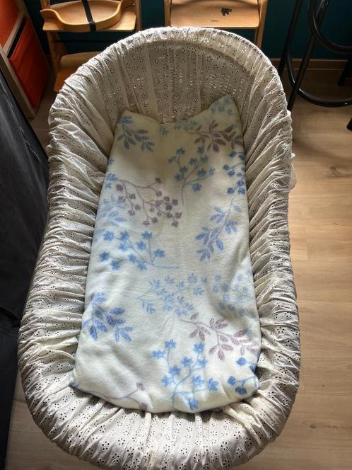 Rieten wieg met matras en bekleding, Kinderen en Baby's, Babywiegjes en Ledikanten, Gebruikt, Wieg, Ophalen