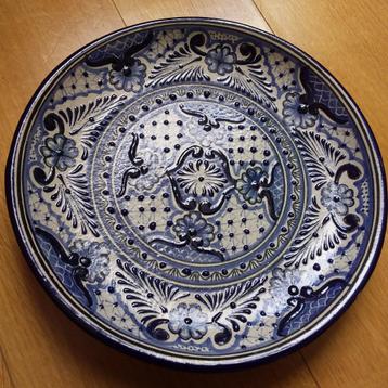 TALAVERA ronde handgemaakte keramische schaal, 26 cm, gesign beschikbaar voor biedingen