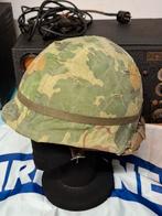 Casque américain M1c de la guerre du Vietnam., Collections, Objets militaires | Général, Enlèvement ou Envoi, Armée de terre, Casque ou Béret