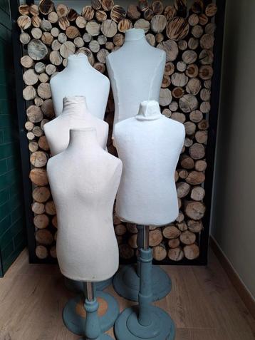 kinder paspoppen  beschikbaar voor biedingen