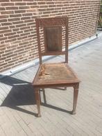4 oude stoelen met houtsnijwerk en leer., Ophalen