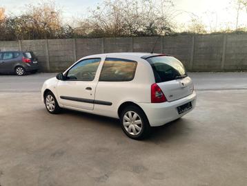 Renault Clio 1.2 benzine 11/2011 met 113000km*EURO 5* Airco*, Auto's, Euro 5, Stof, 4 cilinders, Wit