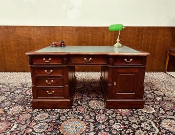 Engels Klassiek Chesterfield Bureau Partnerdesk beschikbaar voor biedingen