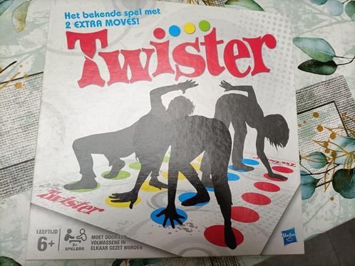 Twister (Hasbro), Hobby en Vrije tijd, Gezelschapsspellen | Bordspellen, Zo goed als nieuw, Drie of vier spelers, Ophalen