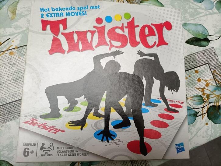Twister (Hasbro), Hobby & Loisirs créatifs, Jeux de société | Jeux de plateau, Comme neuf, Trois ou quatre joueurs, Enlèvement