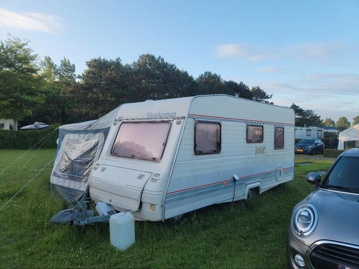 Caravane Sterckeman très bon état – prête à partir !, Caravanes & Camping, Caravanes, jusqu'à 5, 750 - 1000 kg, Siège standard