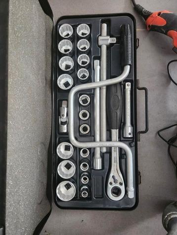 PROFESSIONELE DOPPENSETDOOS ELORA beschikbaar voor biedingen