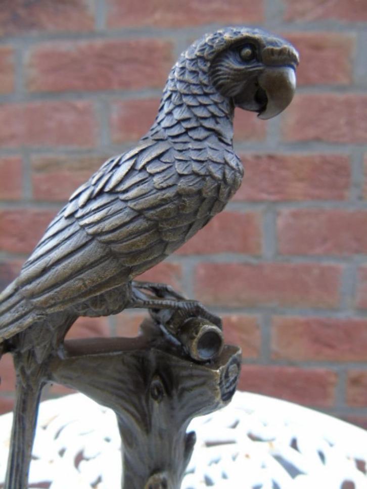 papegaai op bronzen stam met gieterijstempel., Antiek en Kunst, Antiek | Brons en Koper, Brons, Ophalen
