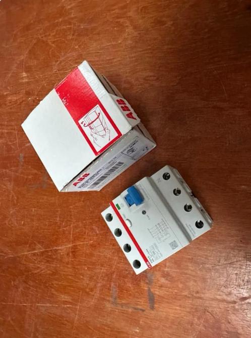 ABB FI F204B-40/0.03 Circuit Breaker 2CSF204568R14, Doe-het-zelf en Bouw, Elektriciteit en Kabels, Nieuw, Schakelaar, Ophalen of Verzenden