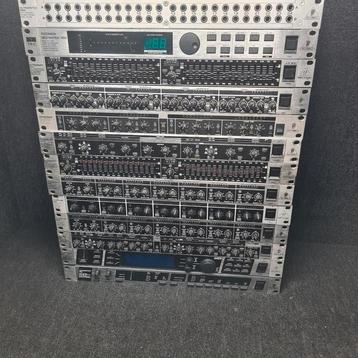 diverse BEHRINGER apparatuur
 beschikbaar voor biedingen
