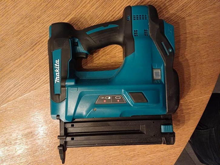 Makita accu nagelschieter, Doe-het-zelf en Bouw, Gereedschap | Overige machines, Nieuw, Ophalen