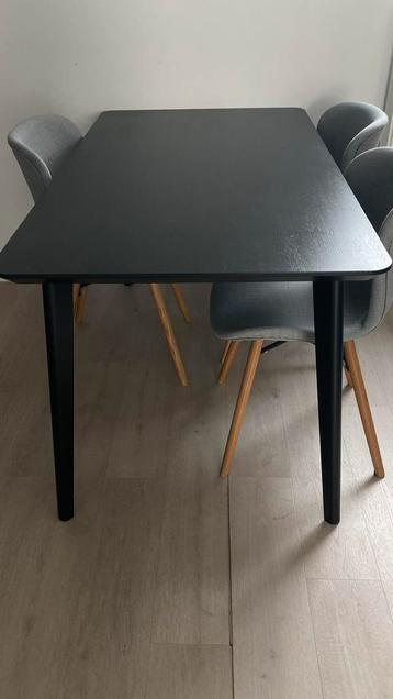 IKEA tafel, Vihals boekenrek in Leuven centrum afhalen beschikbaar voor biedingen