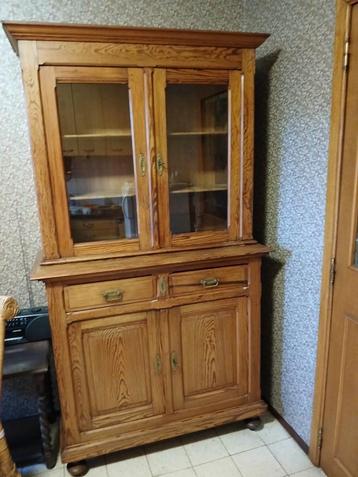 Eiken buffetkast in boerenstijl beschikbaar voor biedingen