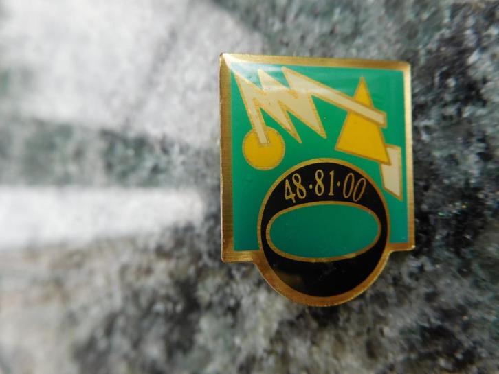 Ancien pin's 48.81.00, Collections, Broches, Pins & Badges, Neuf, Insigne ou Pin's, Enlèvement ou Envoi