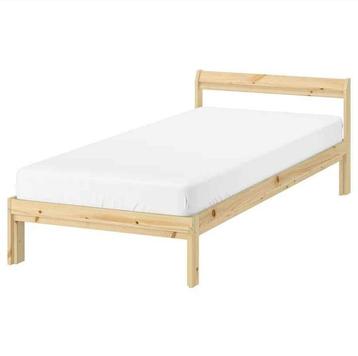 nieuw natuurlijk massief grenen bed 90 cm/200 cm Prijs 75€  beschikbaar voor biedingen
