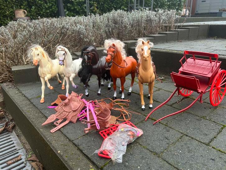 Barbie - chevaux et accessoires, Kinderen en Baby's, Speelgoed | Poppen, Barbie, Ophalen of Verzenden