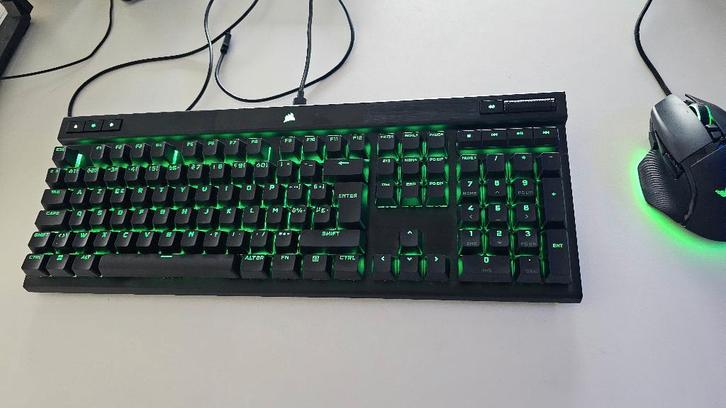 Clavier Corsair Gaming K70 RGB PRO, Informatique & Logiciels, Claviers, Comme neuf, Azerty, Filaire, Ergonomique, Clavier gamer