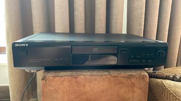 Sony compact disk player CDP XE-200