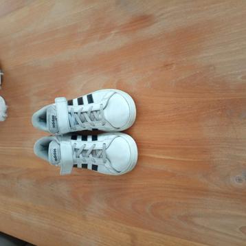 Adidas  maat 35 beschikbaar voor biedingen