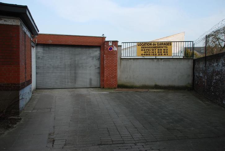 location d'entrepôt de 10m de long : 40m2, Immo, Garages en Parkeerplaatsen, Charleroi